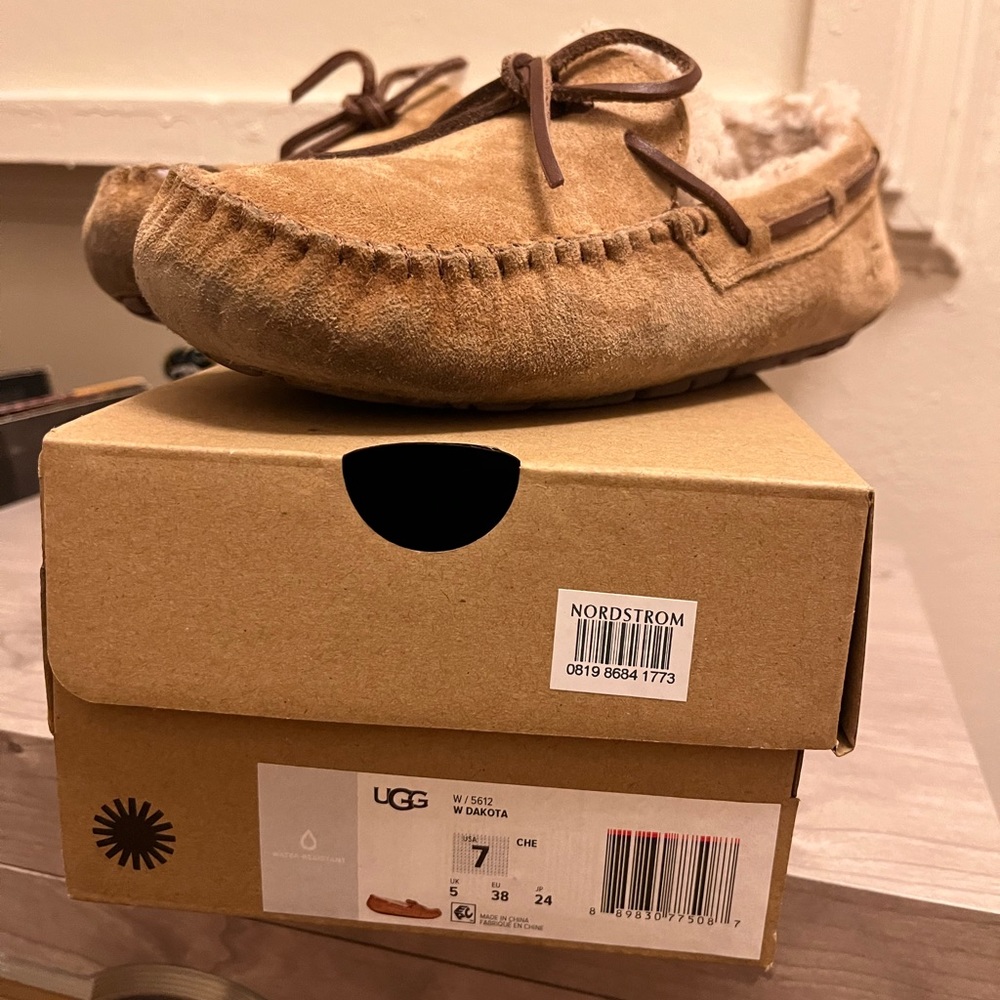 Ugg Moccasin great condition